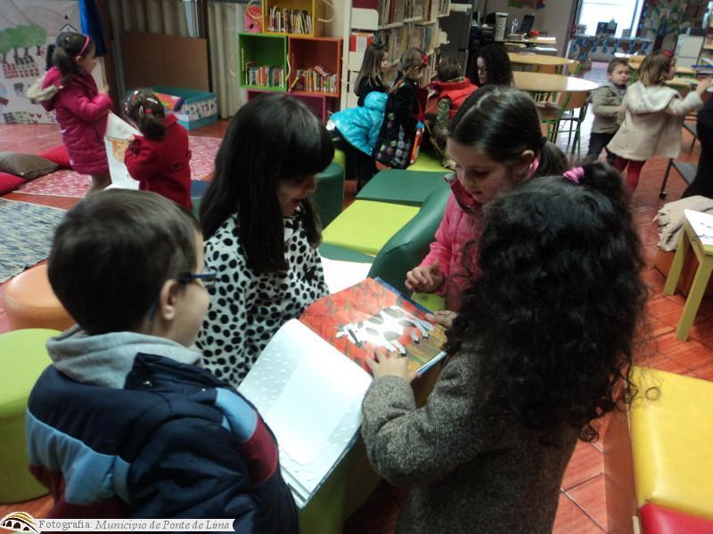 Turmas do Jardim de Infância do Centro Educativo da Feitosa participam nas atividades da Biblioteca