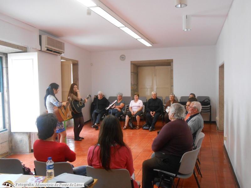 Biblioteca Municipal dinamiza sessão para idosos do Salão Paroquial de São Lourenço da Montaria