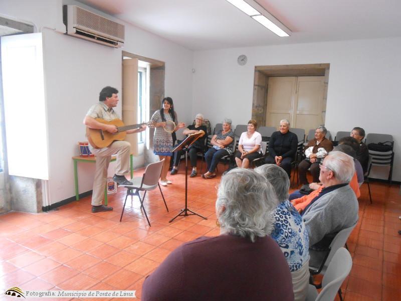 Biblioteca Municipal dinamiza sessão para idosos do Salão Paroquial de São Lourenço da Montaria