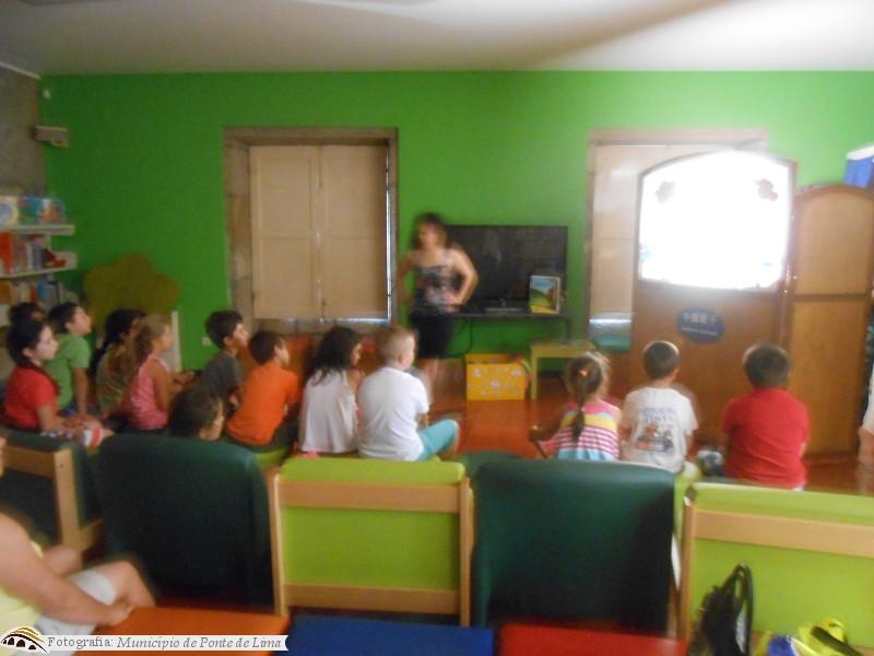 Biblioteca Municipal apresenta Teatro de Sombras Chinesas para crianças de Vitorino dos Piães