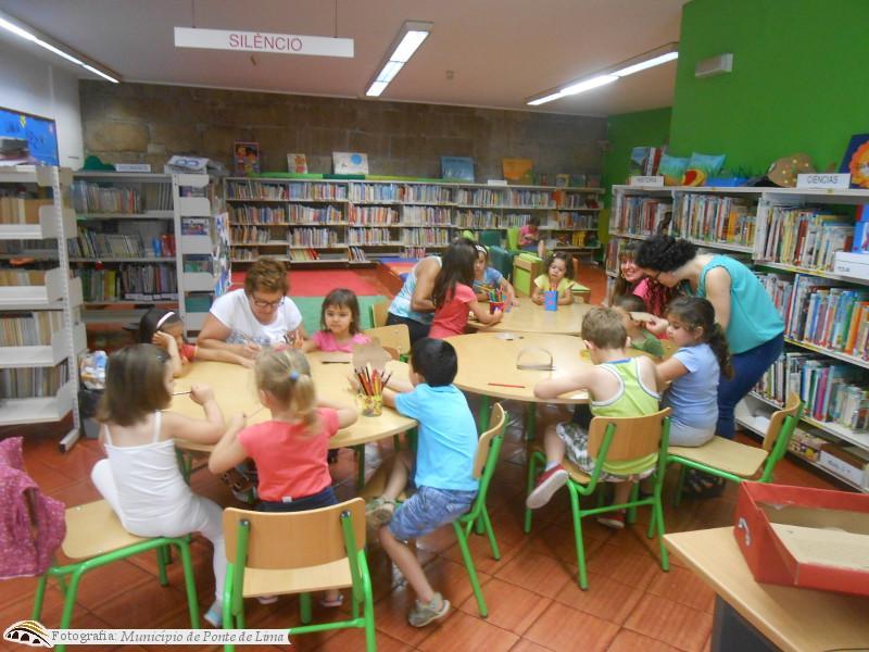 Jardins de Infância de Rebordões de Souto e de Refoios participam nas atividades da Biblioteca Mu...