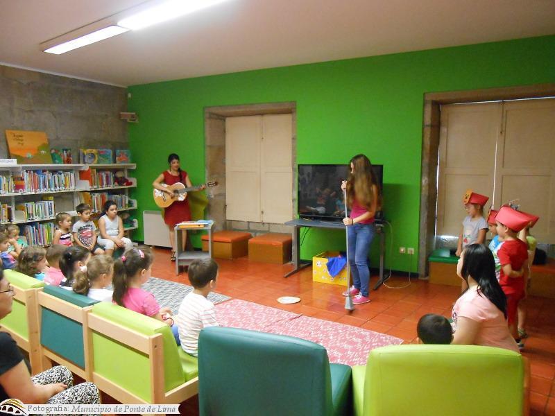 Biblioteca Municipal dinamiza sessão de Hora do Conto para crianças do prolongamento do Centro Ed...