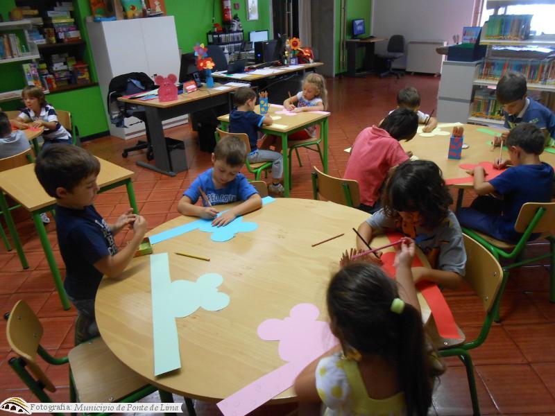 Crianças do prolongamento do Centro Educativo da Ribeira participam nas atividades da Biblioteca ...