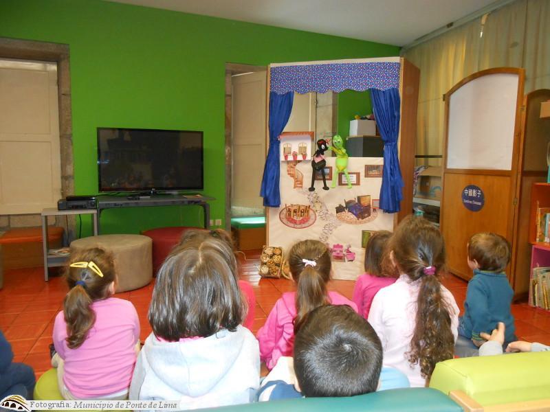 Biblioteca Municipal apresenta Teatro de Fantoches para crianças do Jardim de Infância da Facha
